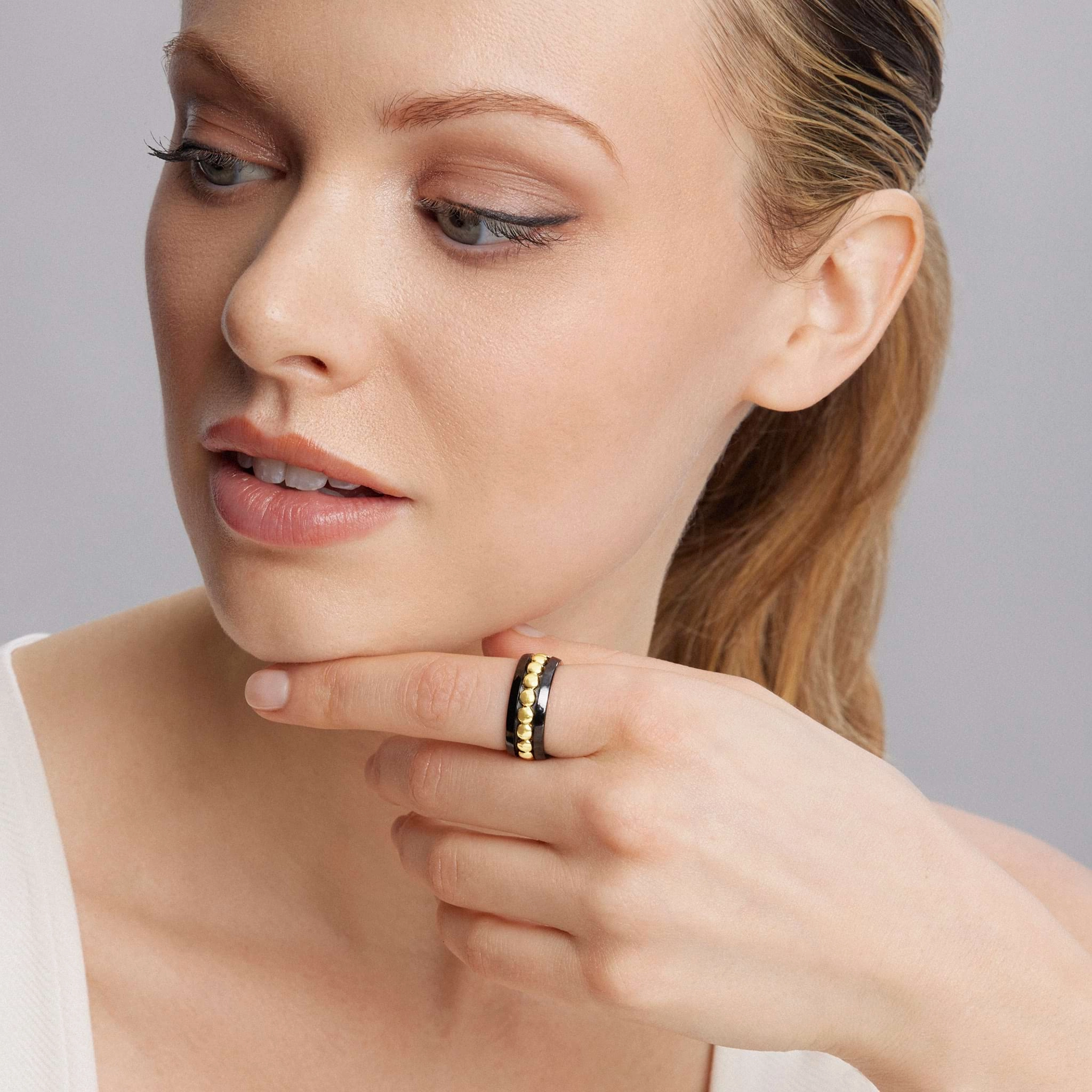 Meridian 18K Gold and Black Ceramic Ring
