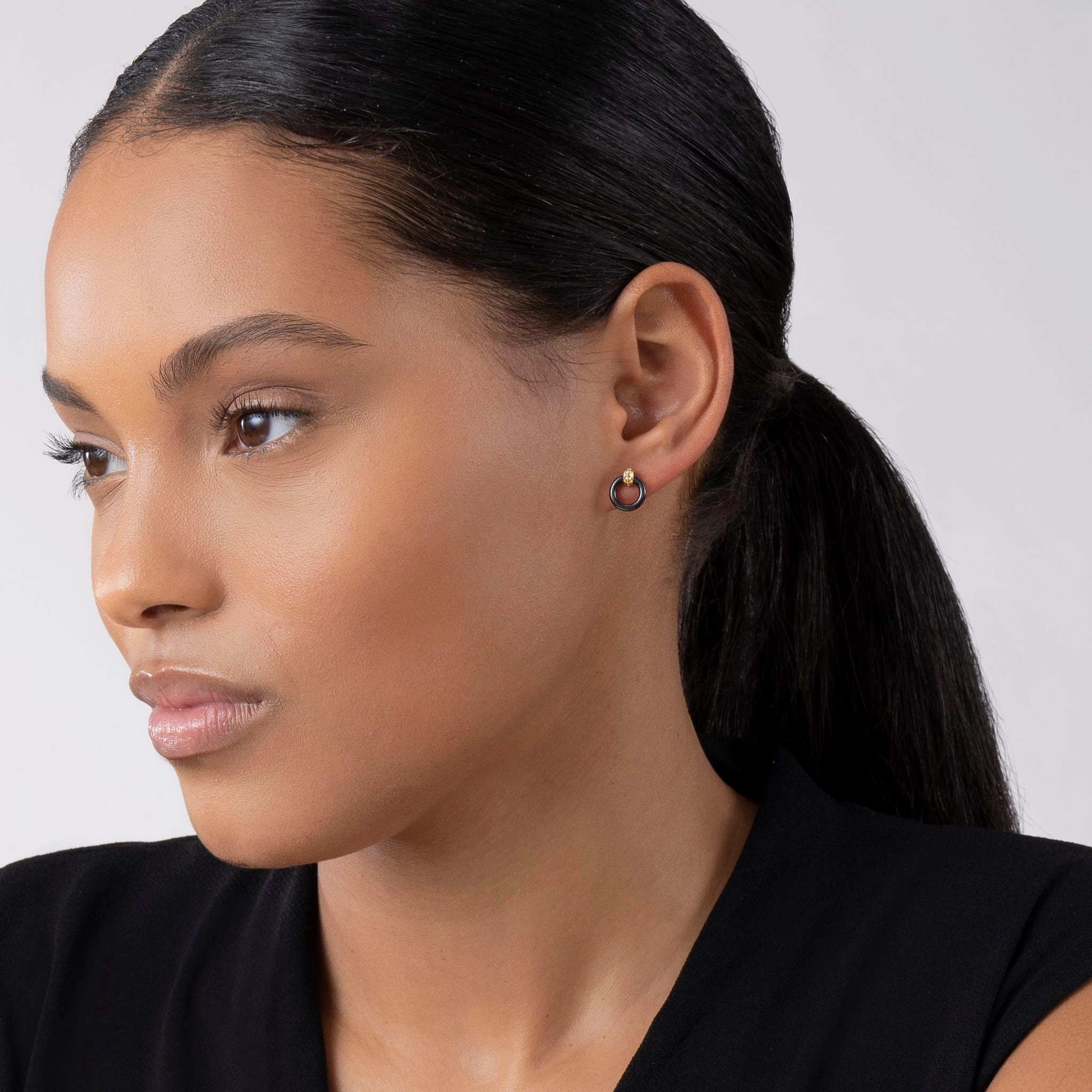 Meridian 18K Gold Black Ceramic Circle Stud Earrings