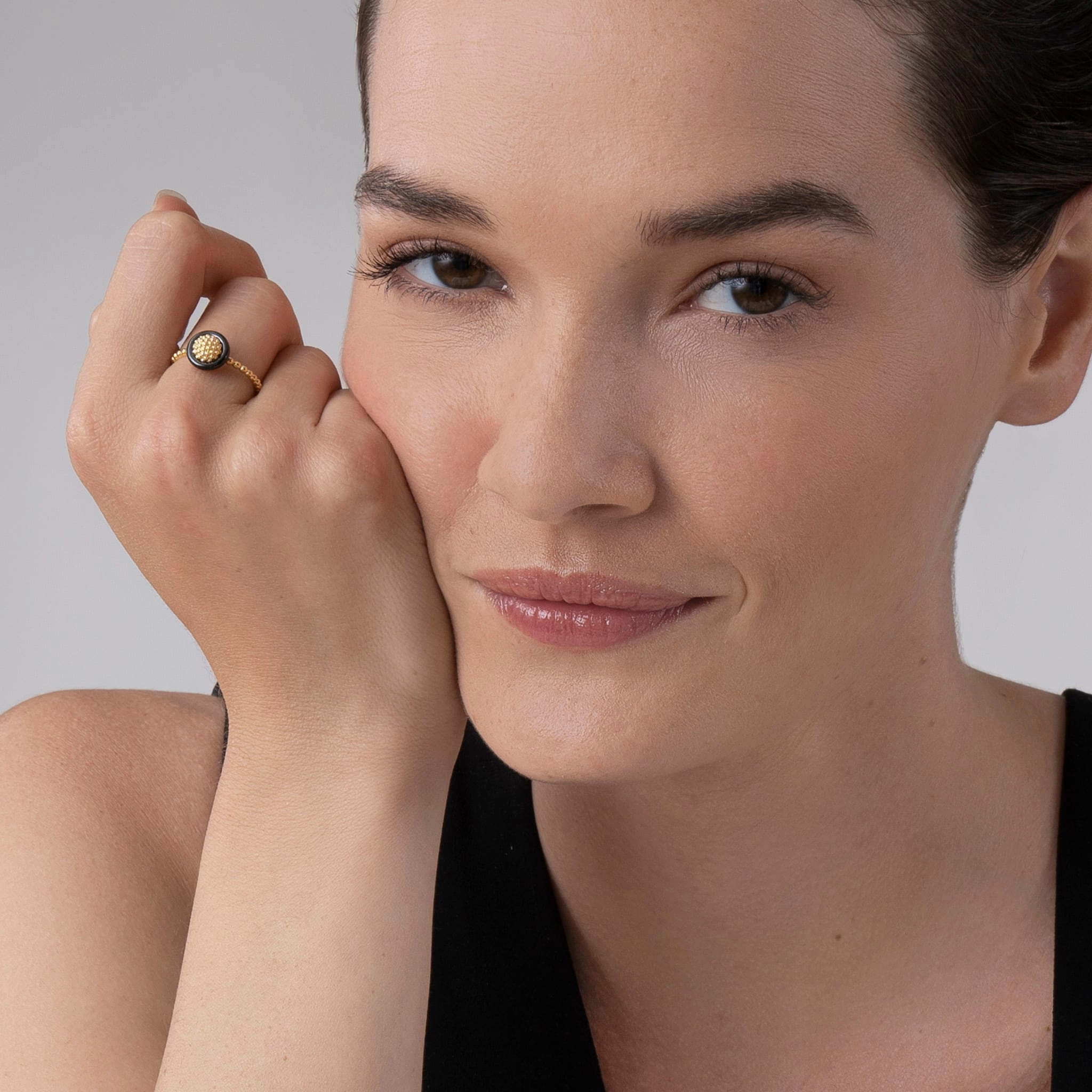 Meridian 18K Gold Caviar Black Ceramic Ring