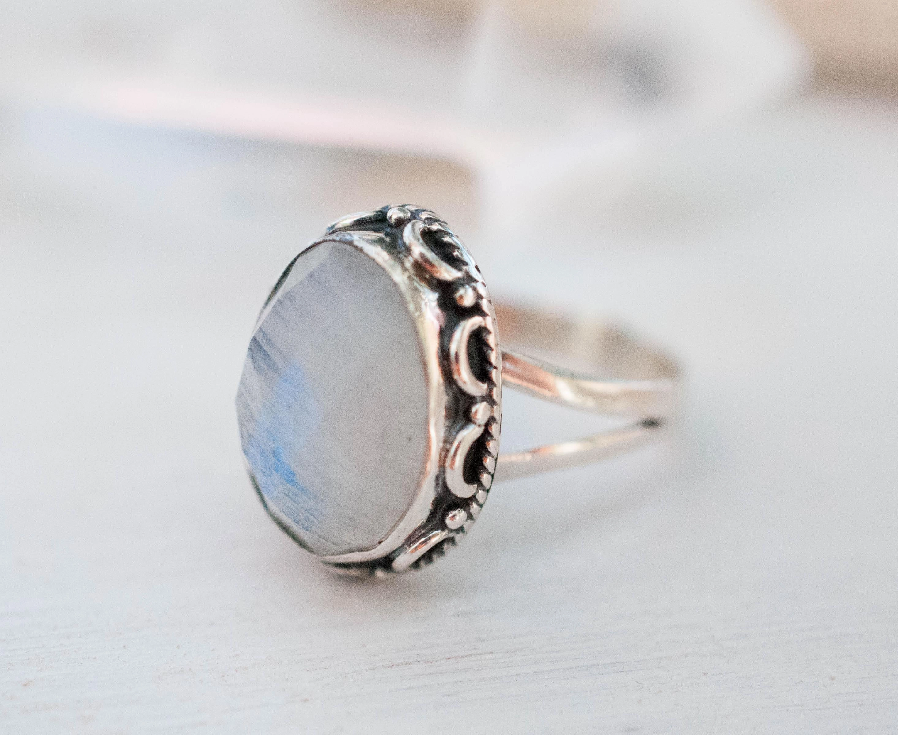 Moonstone Ring ~ Sterling Silver 925 ~ MR092