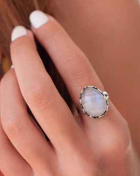 Moonstone Ring ~ Sterling Silver 925 ~ MR092