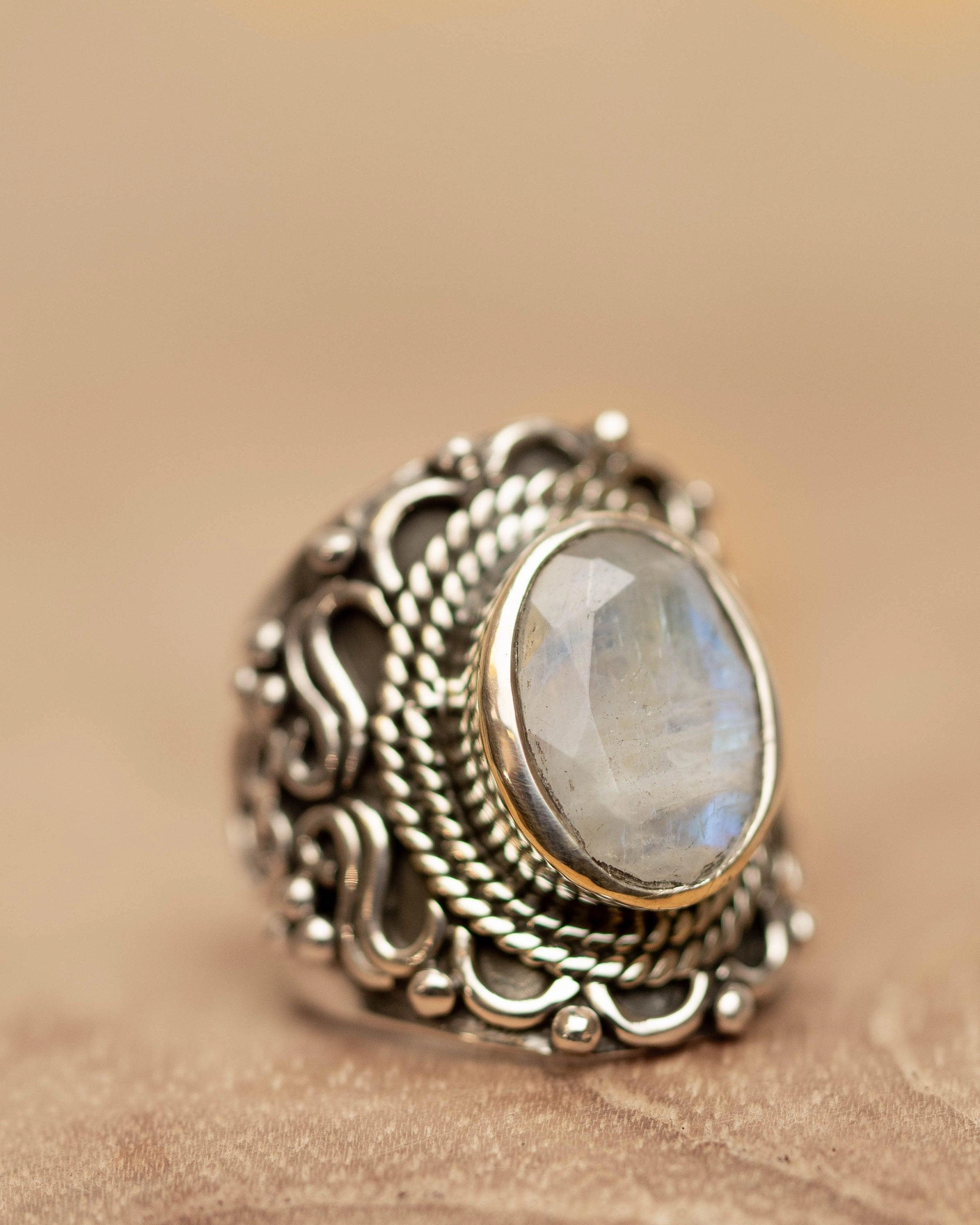 Moonstone Ring ~  Sterling Silver 925 ~ MR268
