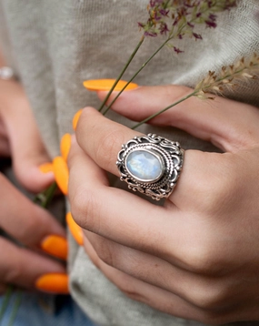 Moonstone Ring ~  Sterling Silver 925 ~ MR268