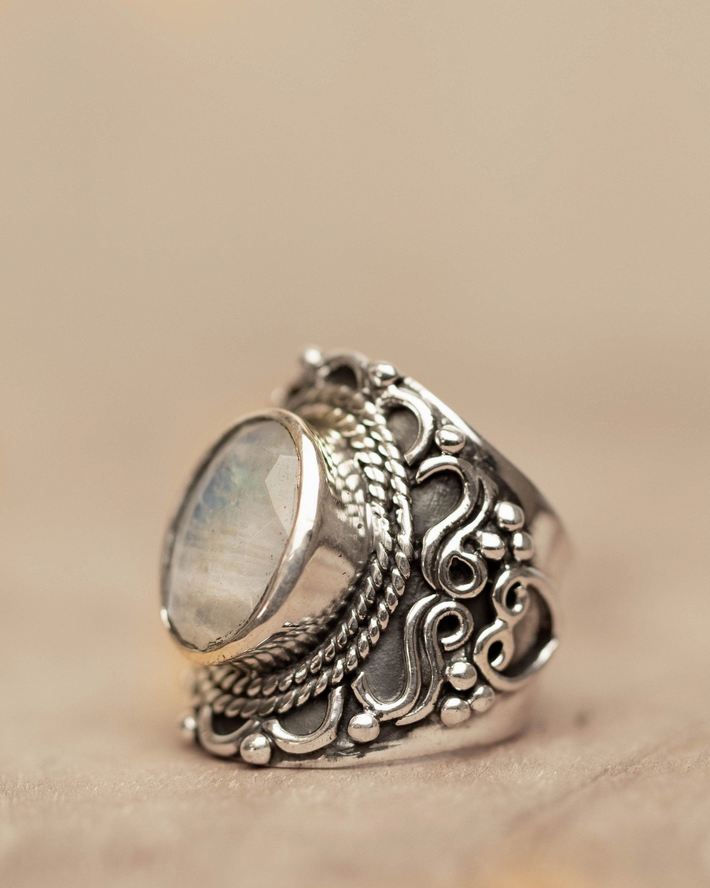 Moonstone Ring ~  Sterling Silver 925 ~ MR268