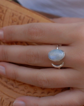 Moonstone Ring ~ Sterling Silver 925 ~MR003