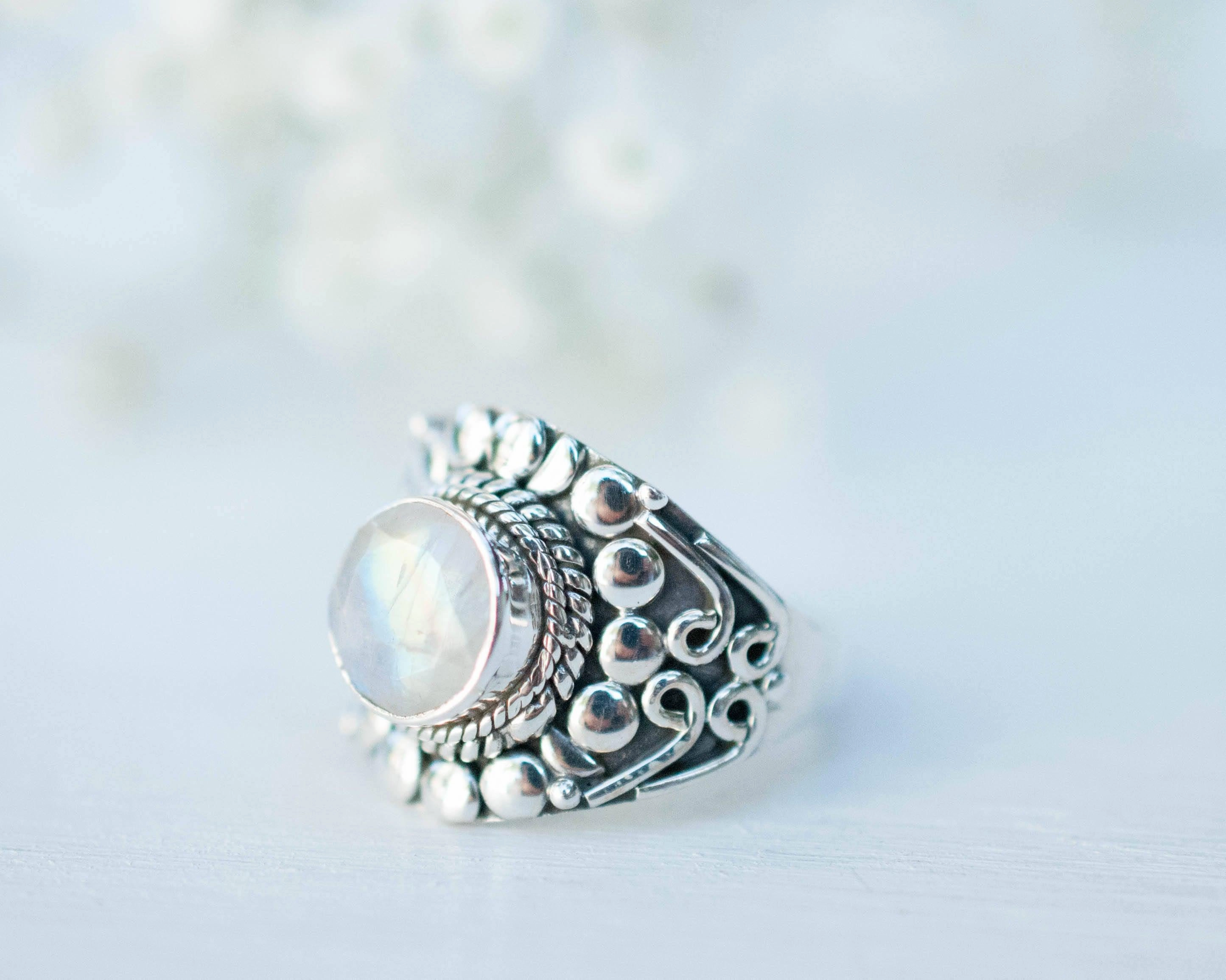 Moonstone Ring ~ Sterling Silver 925 ~MR104A