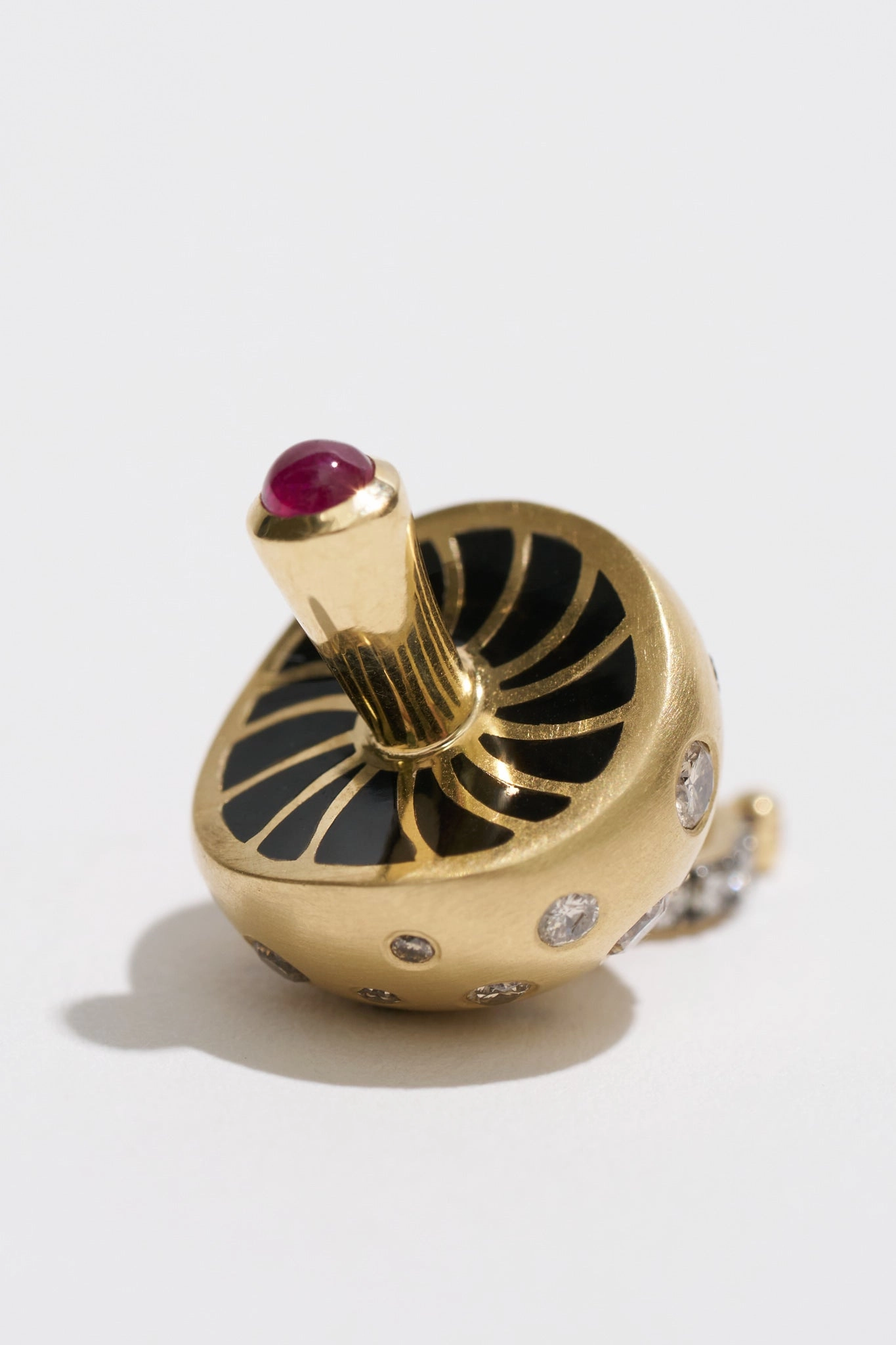Mushroom Scattered Pendant, Yellow Gold