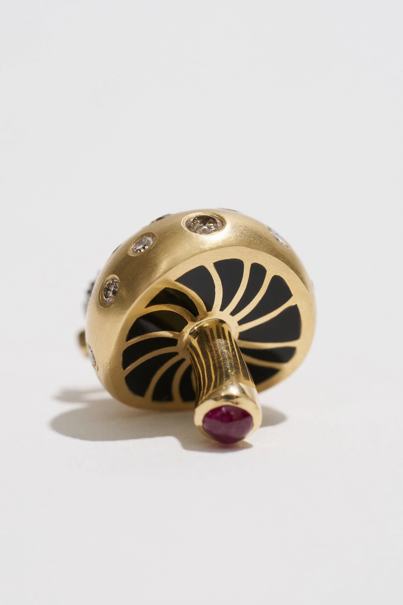 Mushroom Scattered Pendant, Yellow Gold