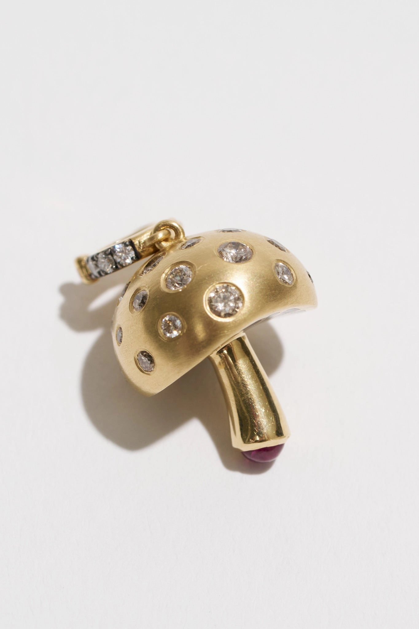 Mushroom Scattered Pendant, Yellow Gold