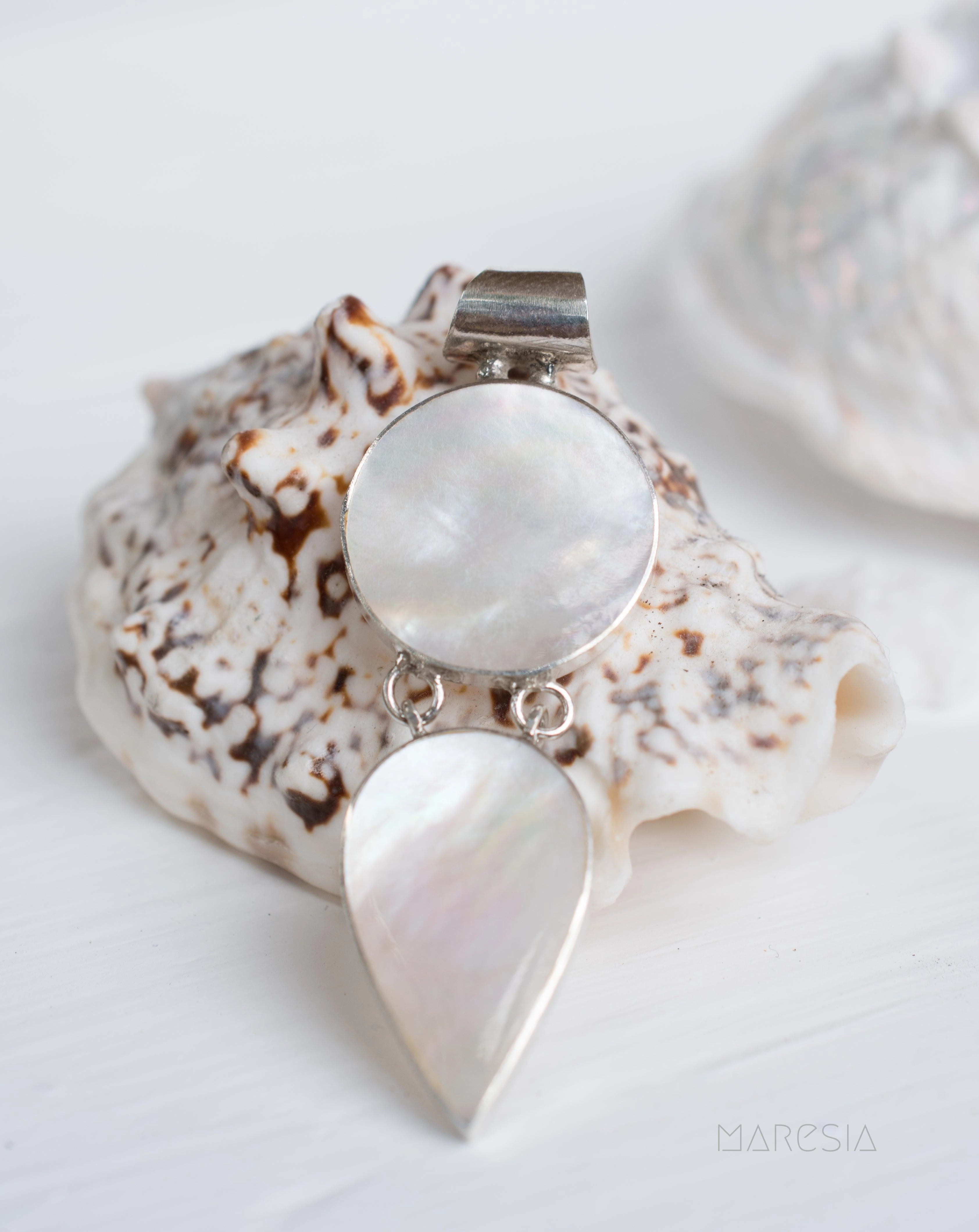 Pendant ~ Abalone or Mother of Pearl ~ Sterling Silver 925 ~SMP007