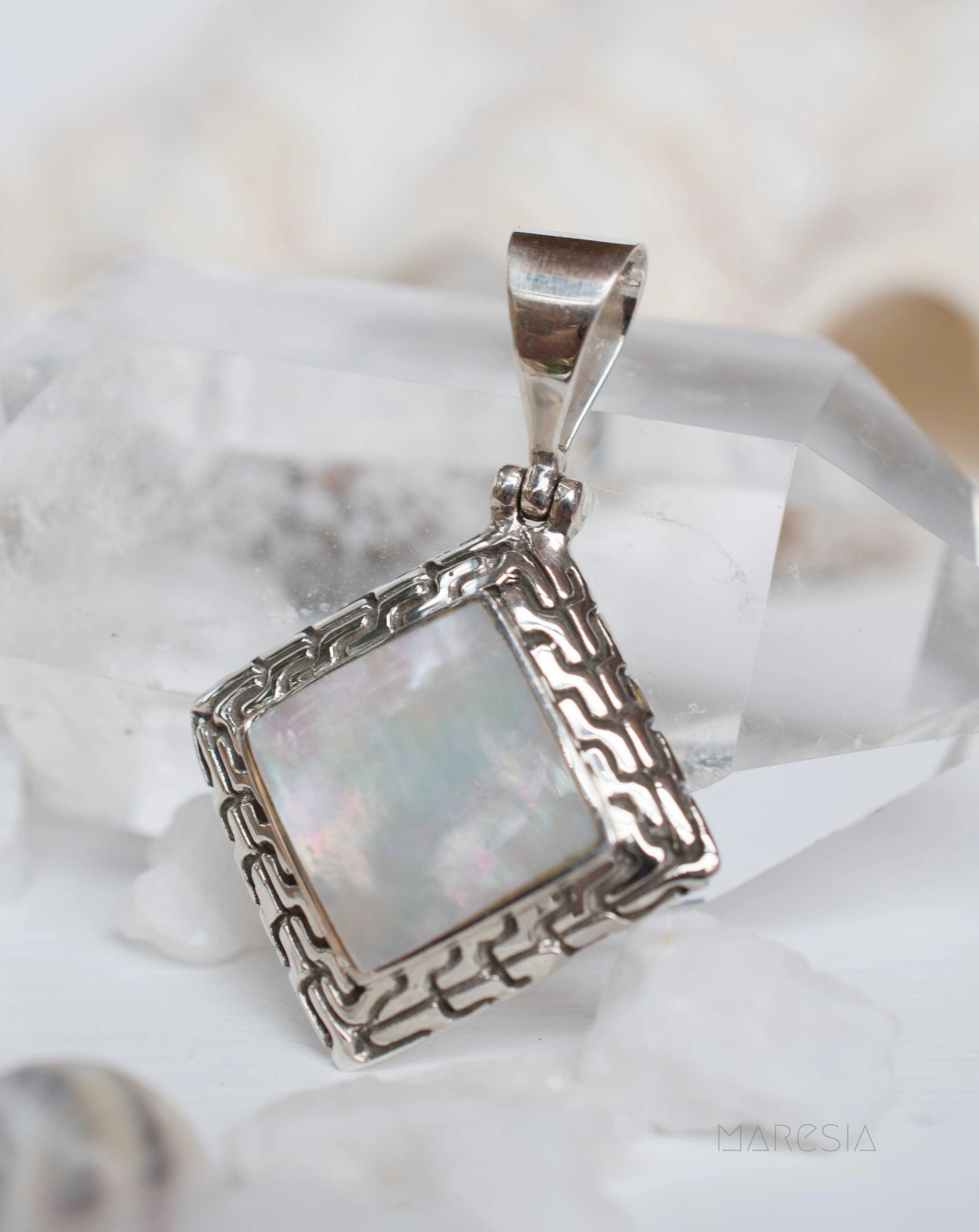 Pendant ~ Abalone or Mother of Pearl ~ Sterling Silver 925 ~SMP008