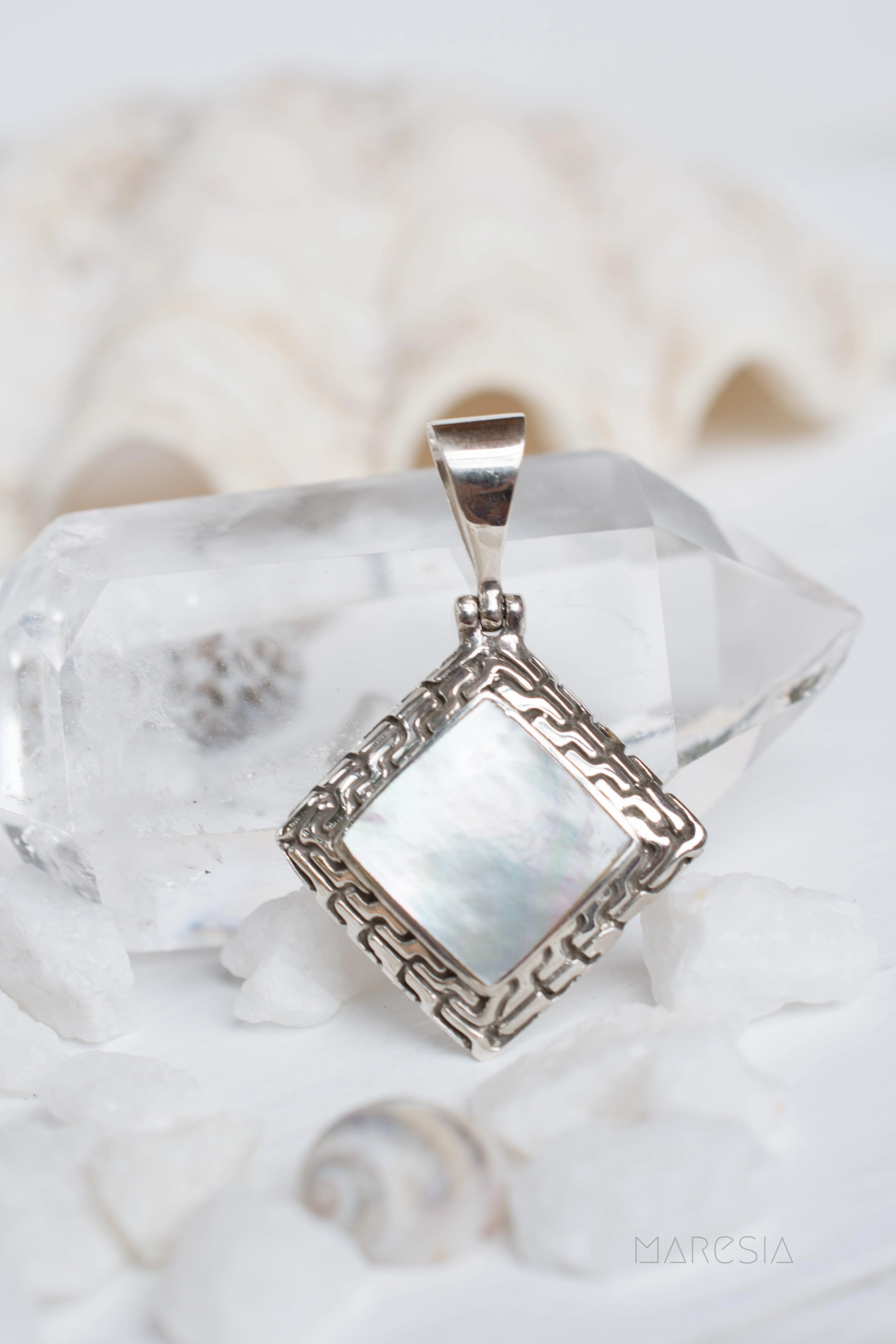 Pendant ~ Abalone or Mother of Pearl ~ Sterling Silver 925 ~SMP008