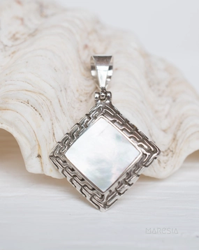 Pendant ~ Abalone or Mother of Pearl ~ Sterling Silver 925 ~SMP008