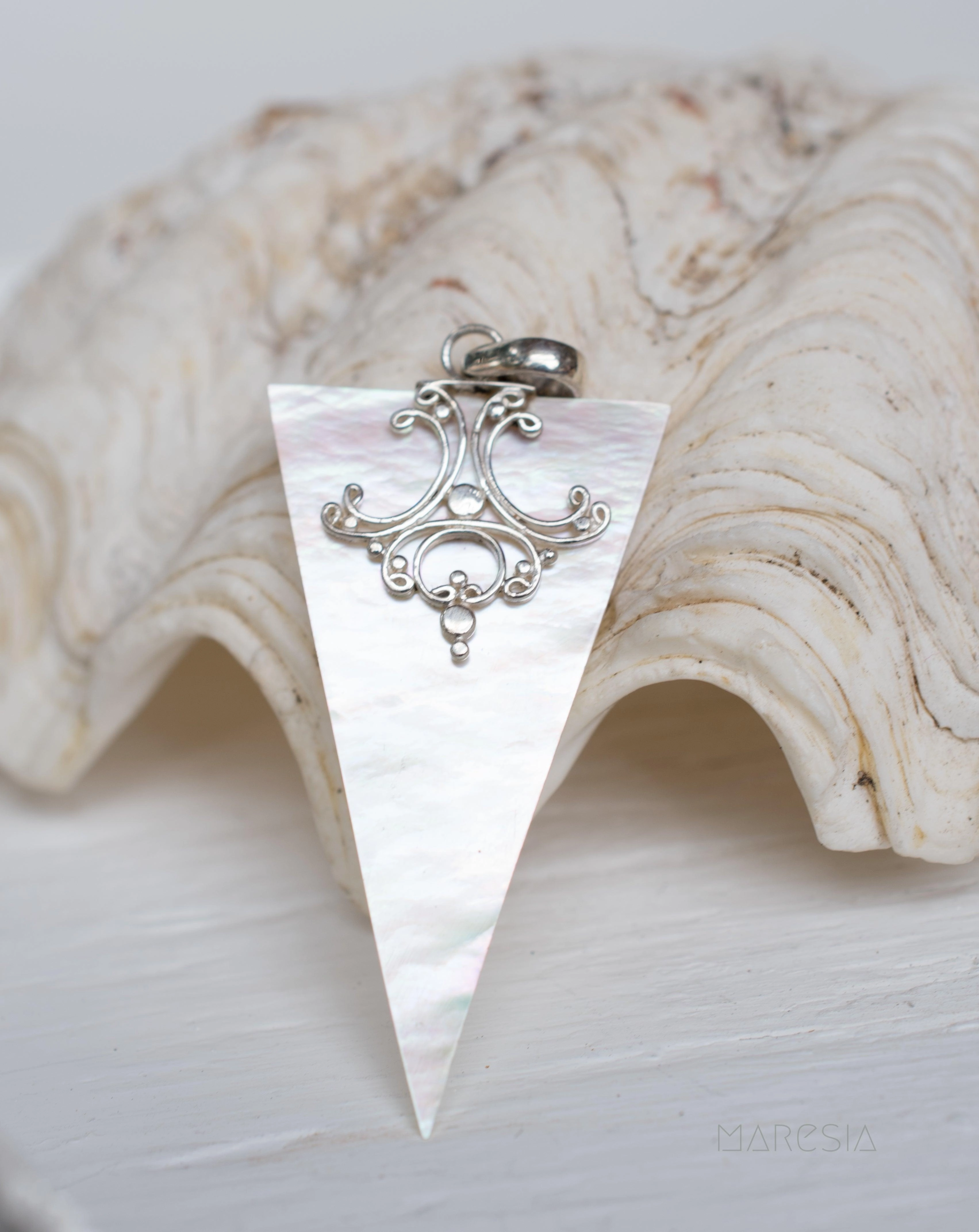 Pendant ~ Mother of Pearl ~ Sterling Silver 925 ~SMP022