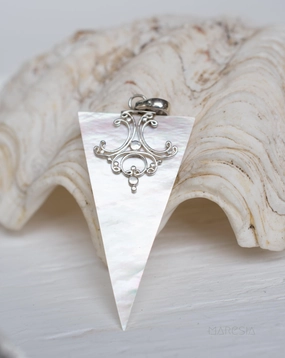 Pendant ~ Mother of Pearl ~ Sterling Silver 925 ~SMP022