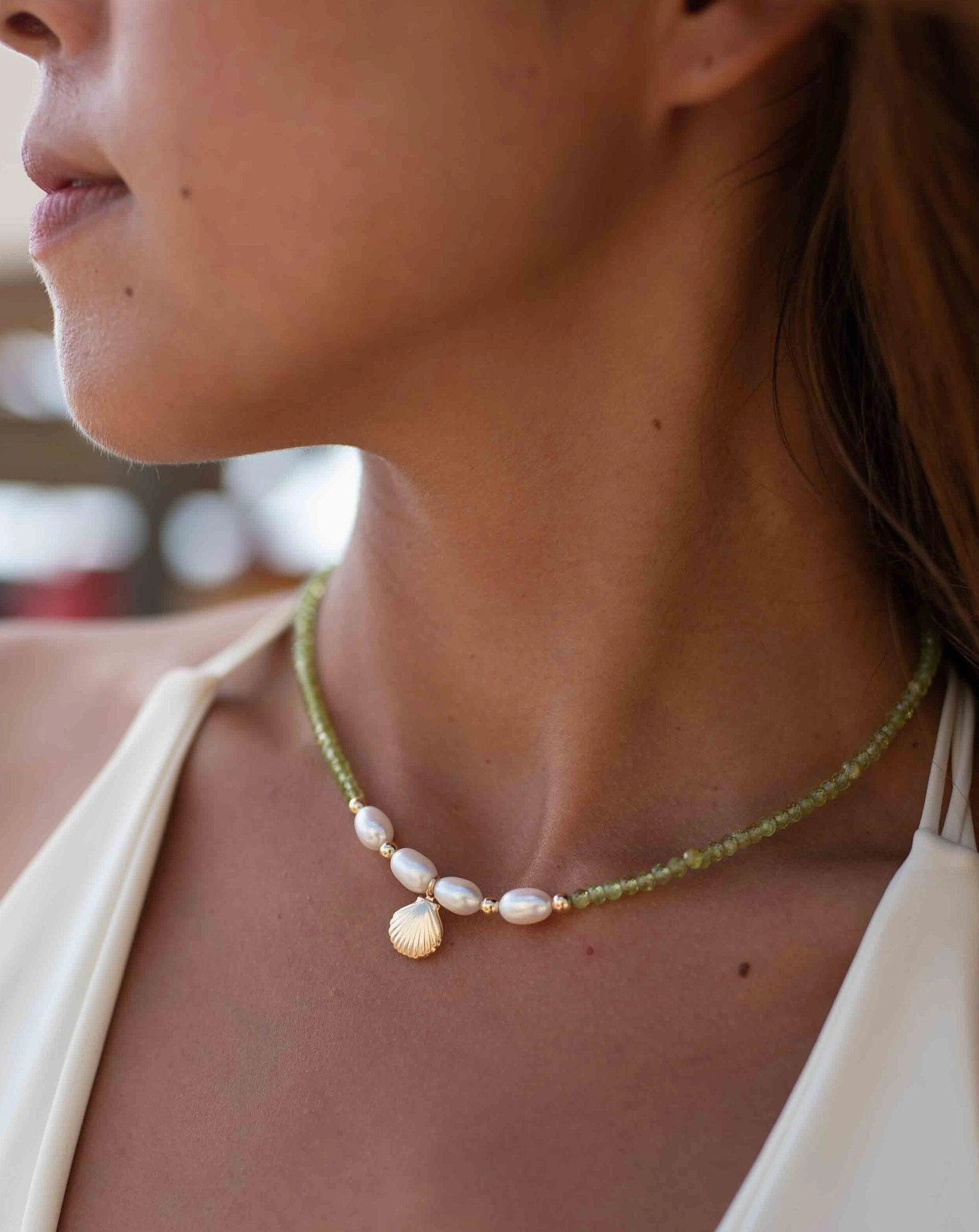 Peridot and Pearl necklace~ Sterling Silver 925 or Gold Filled ~ Choker ~ MN098