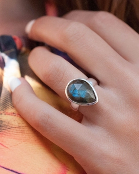 Pitangueiras Rainbow Labradorite Ring ~ Sterling Silver 925 ~MR027