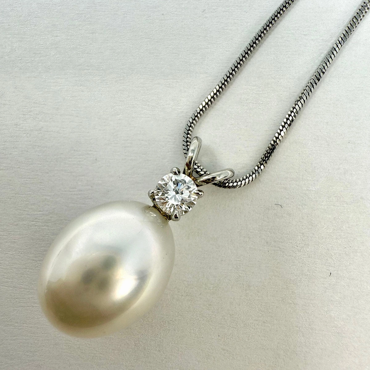 Platinum Necklace with Pearl and Diamond Pendant