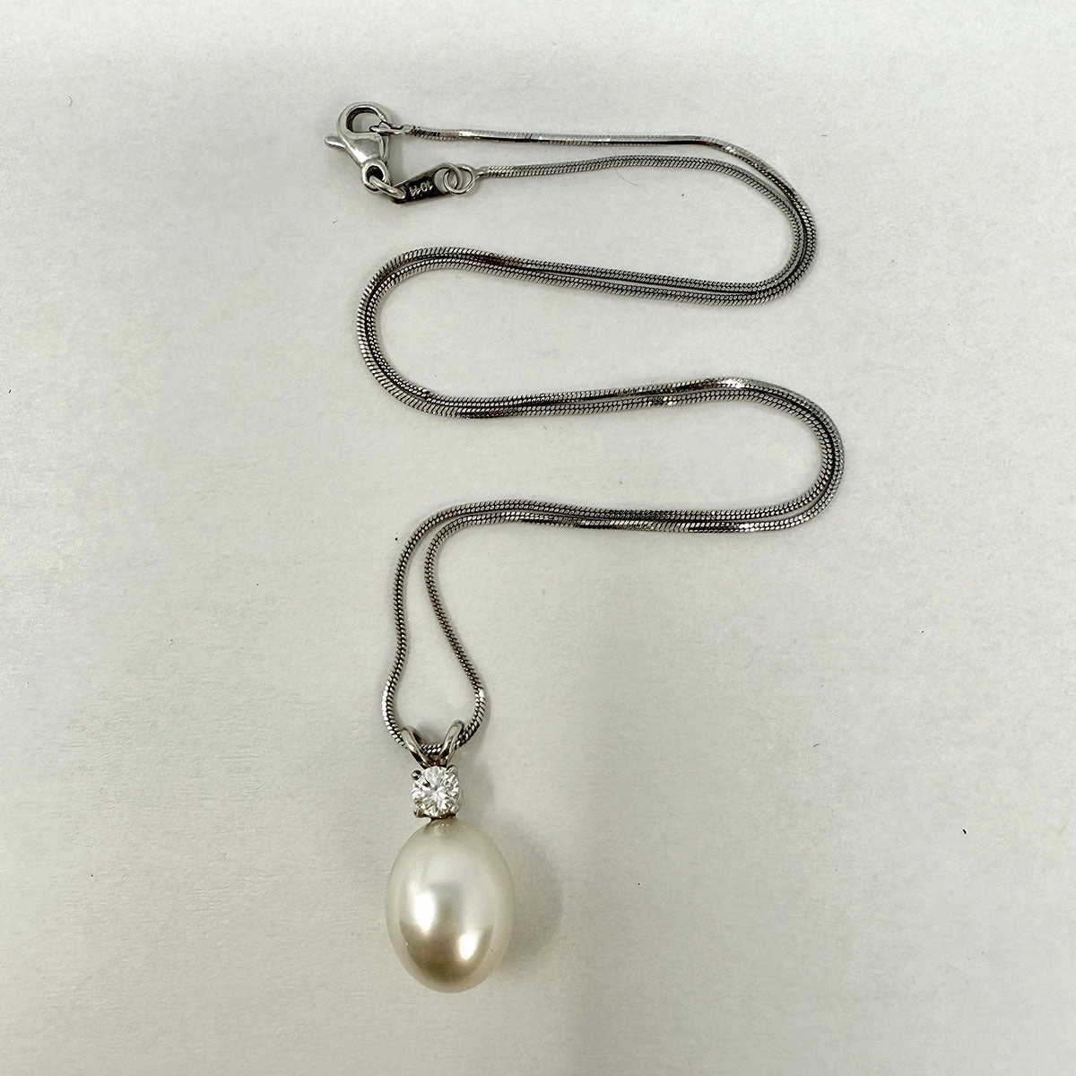 Platinum Necklace with Pearl and Diamond Pendant