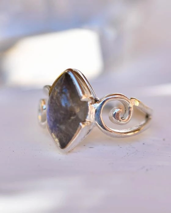 Rainbow Labradorite Ring ~Sterling Silver 925 ~ SMR165