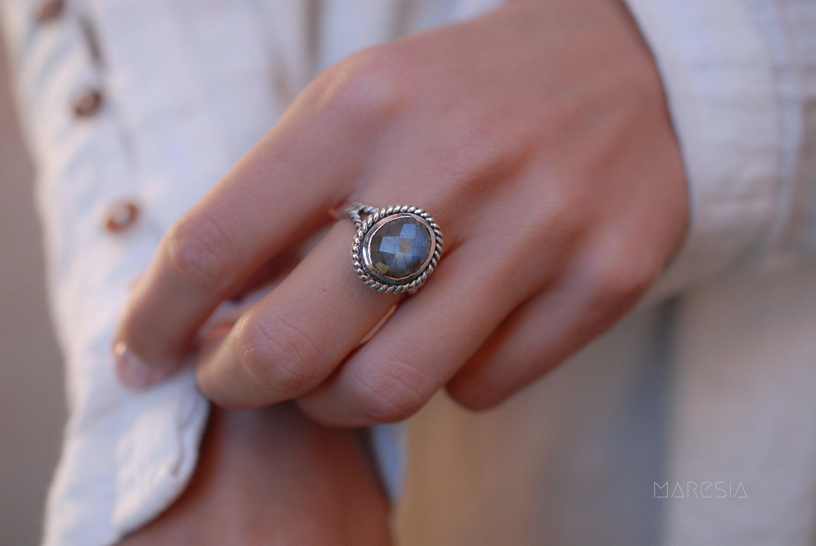Rainbow Labradorite Round Ring ~ Sterling Silver 925 ~ MR132