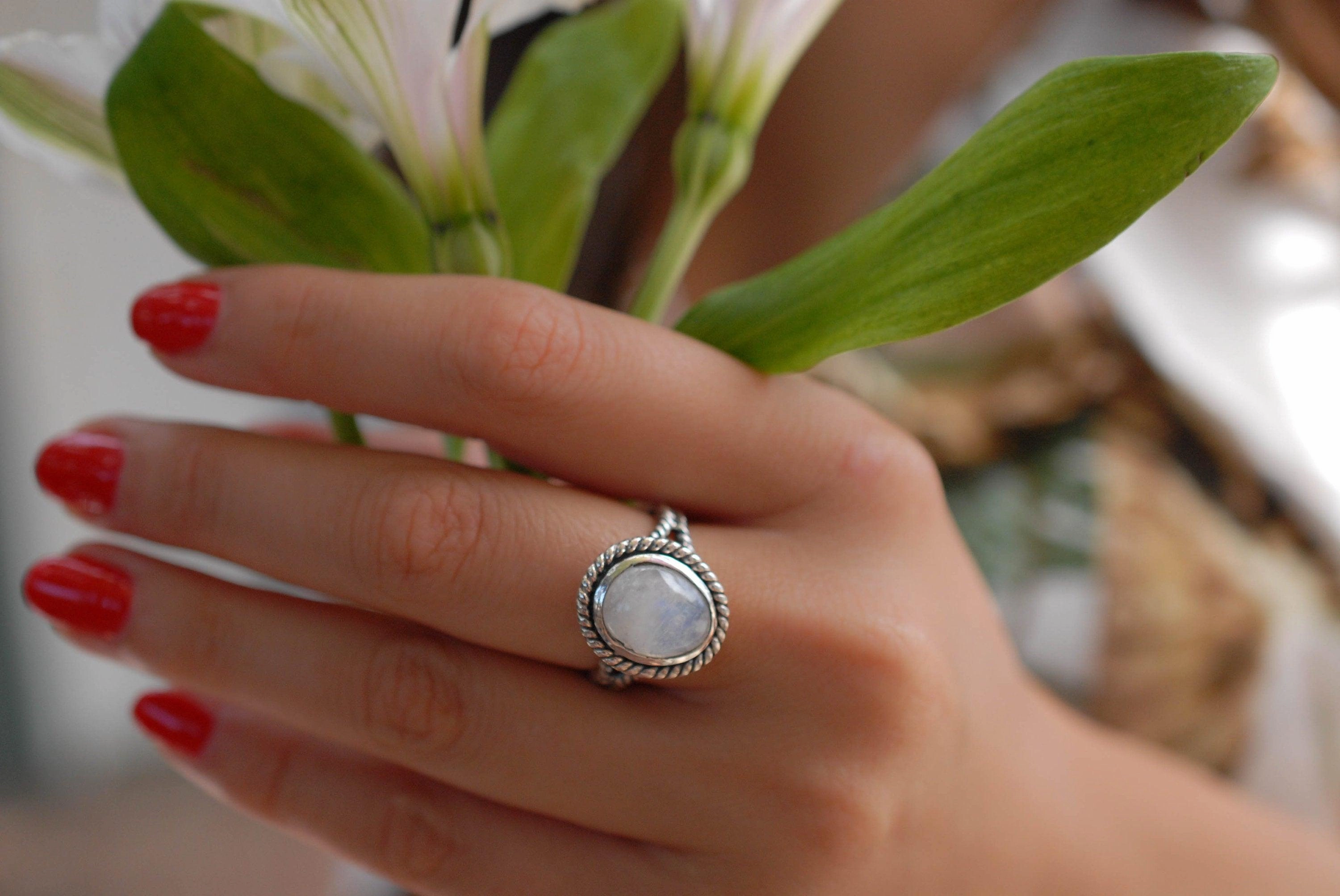 Round Moonstone Ring ~ Sterling Silver 925 ~MR030