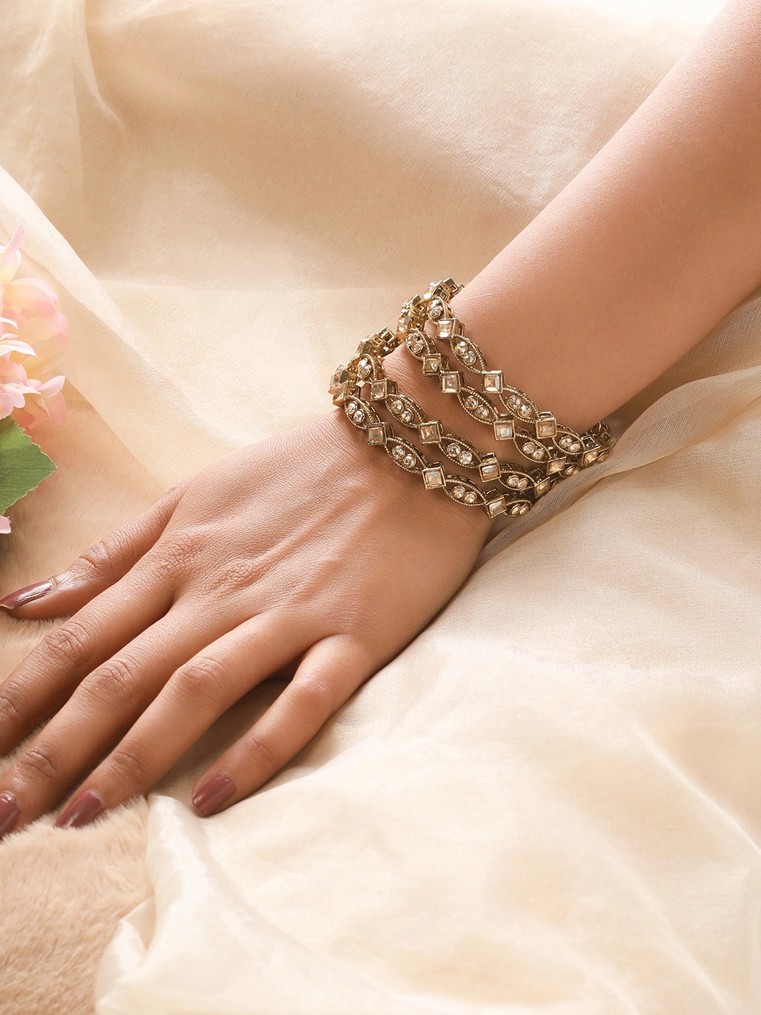 Set Of 4 Gold-Plated Pearl & White Kundan Studded Bangles