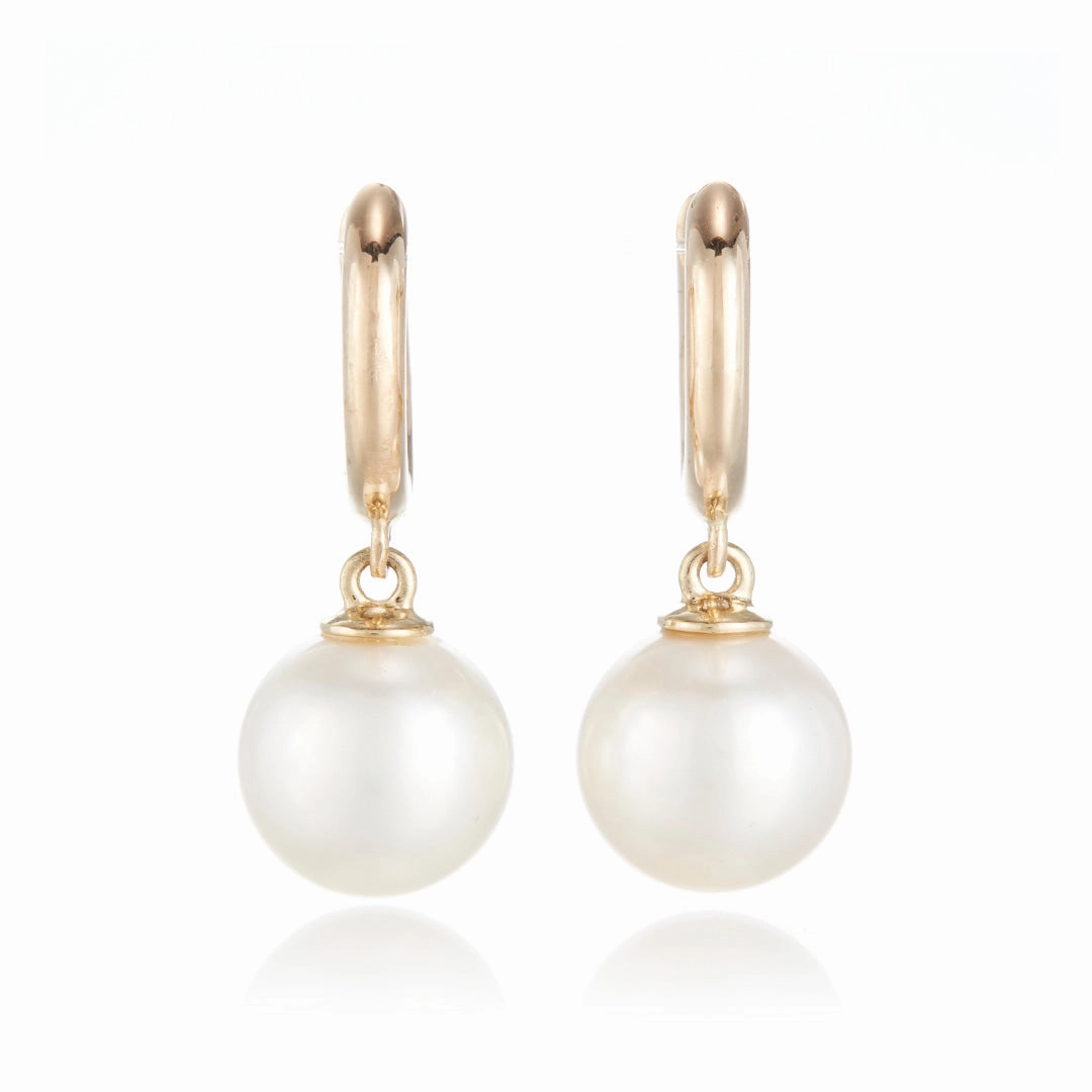 Soho Earrings in White Pearls