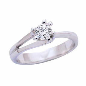 Solitaire en or blanc , diamant certifi?? GIA.