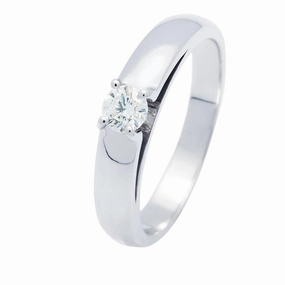 Solitaire en or blanc serti d'un diamant.