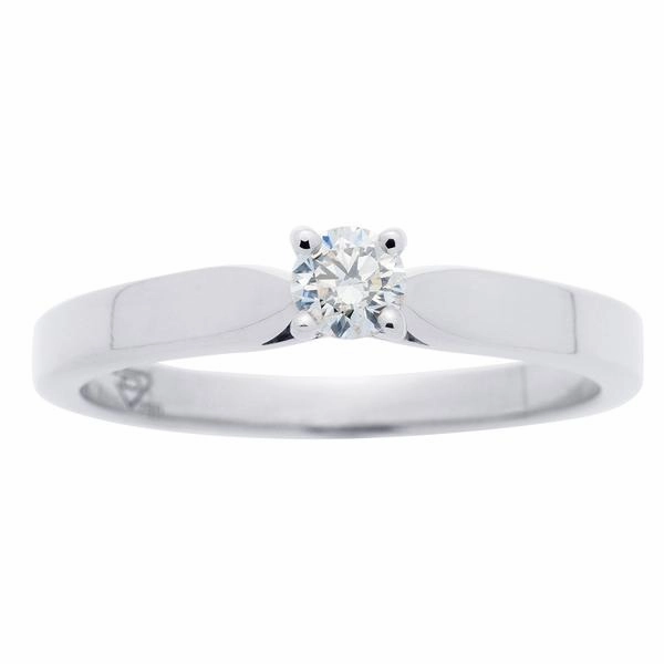 Solitaire en or blanc serti d'un diamant.