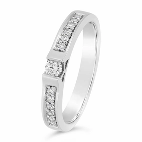 Solitaire en or blanc serti de diamants