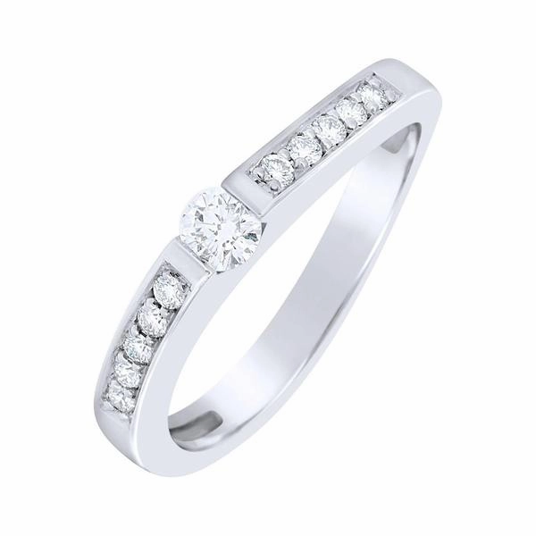 Solitaire en or blanc serti de diamants