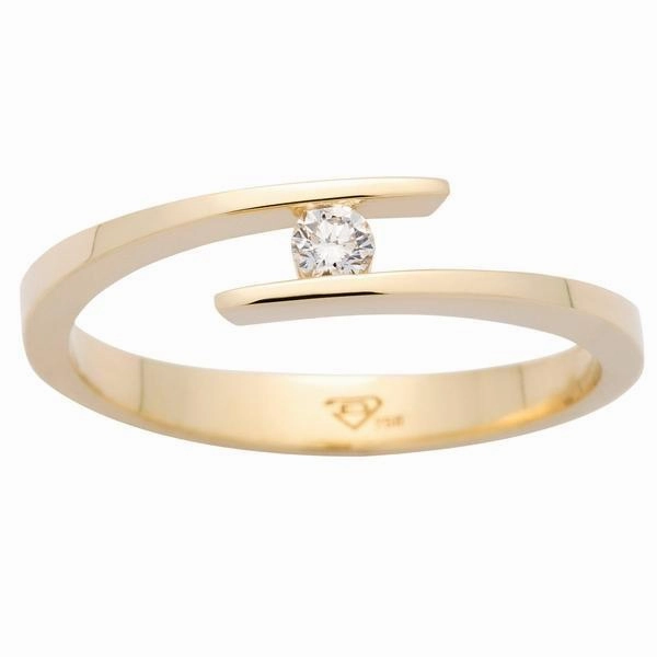 Solitaire en or jaune serti d'un diamant.