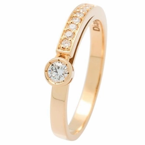 Solitaire en or jaune serti de diamants.