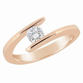 Solitaire en or rose serti d'un diamant.