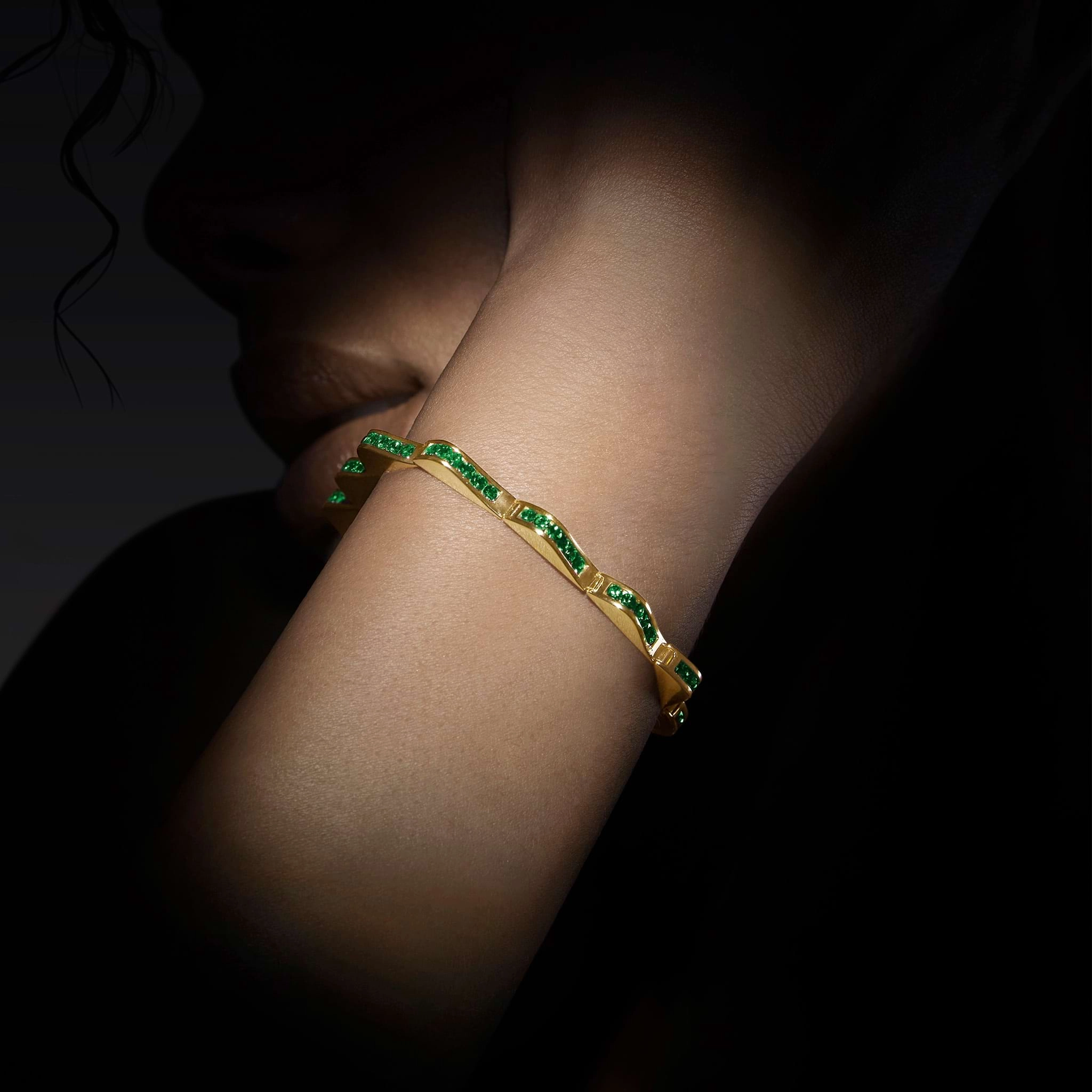 Studio 18K Gold Emerald Link Wave Bracelet