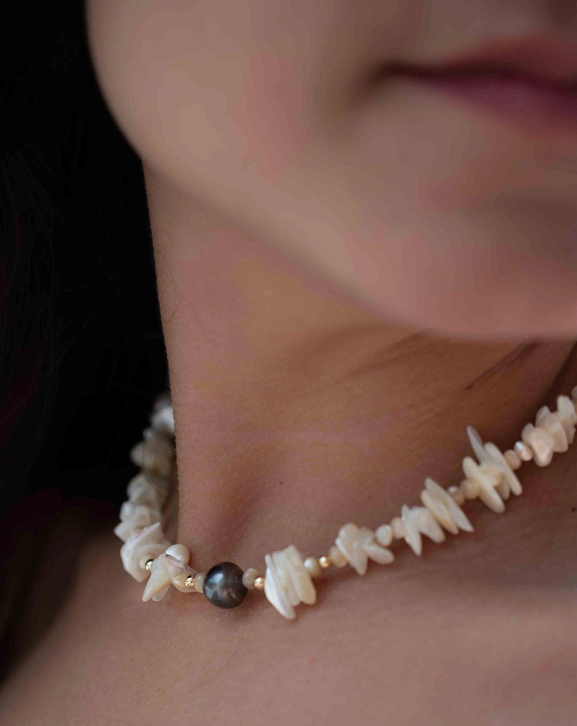 Tahitian Pearl & Mother-of-Pearl Choker ~ Sterling Silver 925 or Gold Filled~ Choker ~ MN065