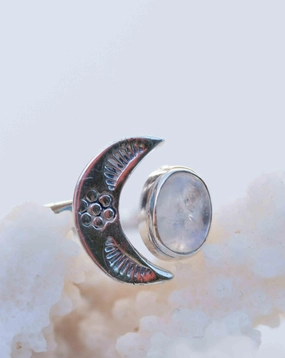 Tania Ring ~Moonstone ~ Sterling Silver 925 ~ MR290