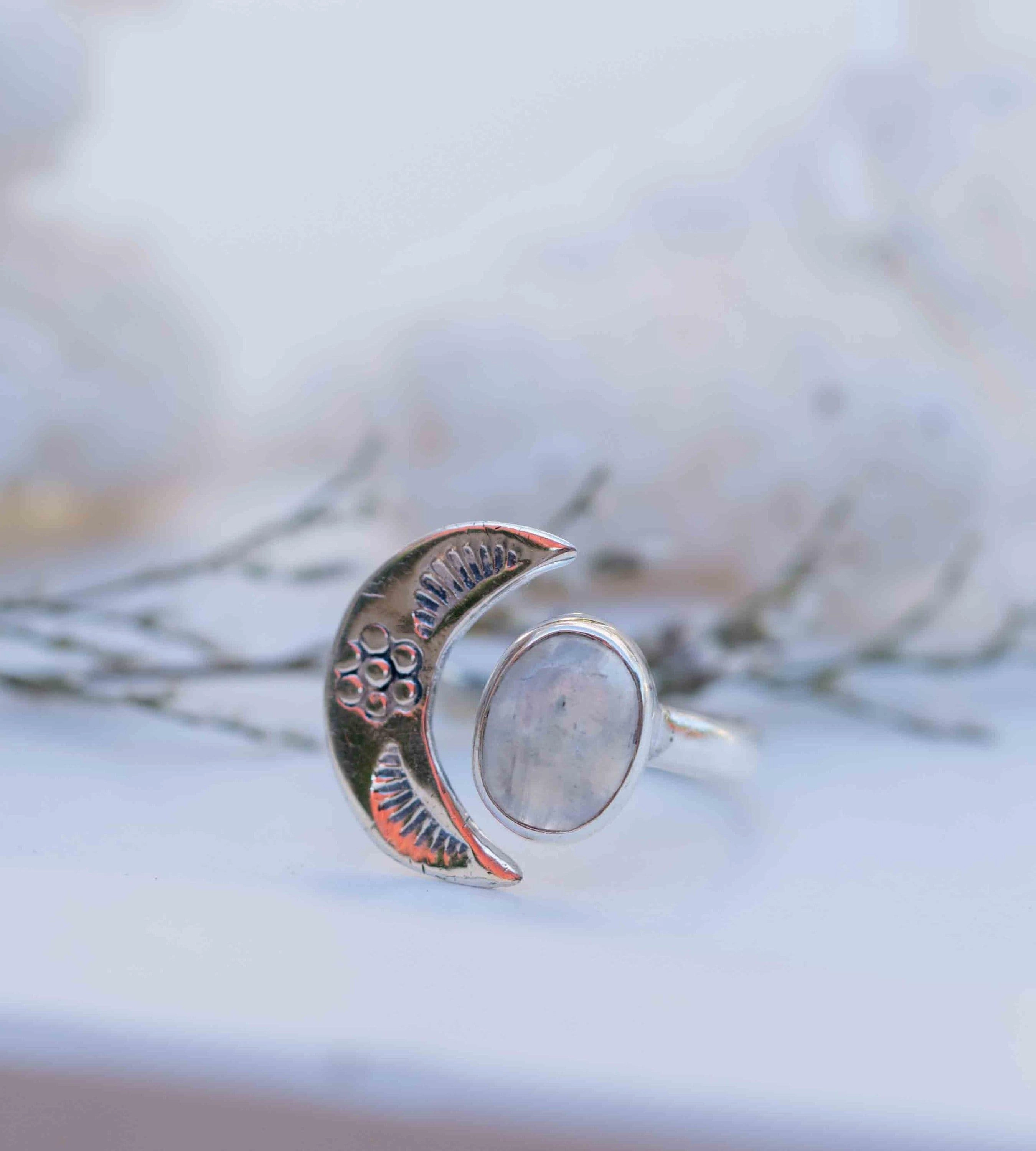 Tania Ring ~Moonstone ~ Sterling Silver 925 ~ MR290