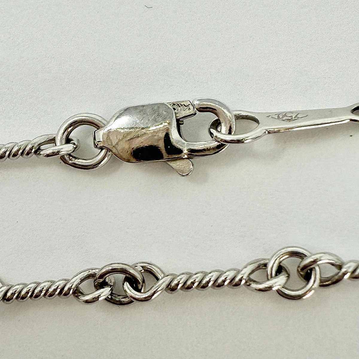 Varna 18K White Gold Diamond Pendant Necklace