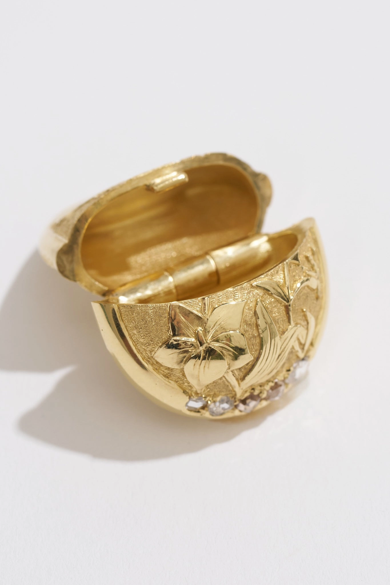 Wild Flower Pod Pendant, Yellow Gold