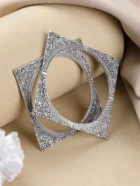 Women Set Of 2 Silver-Plated Oxidised Bangles